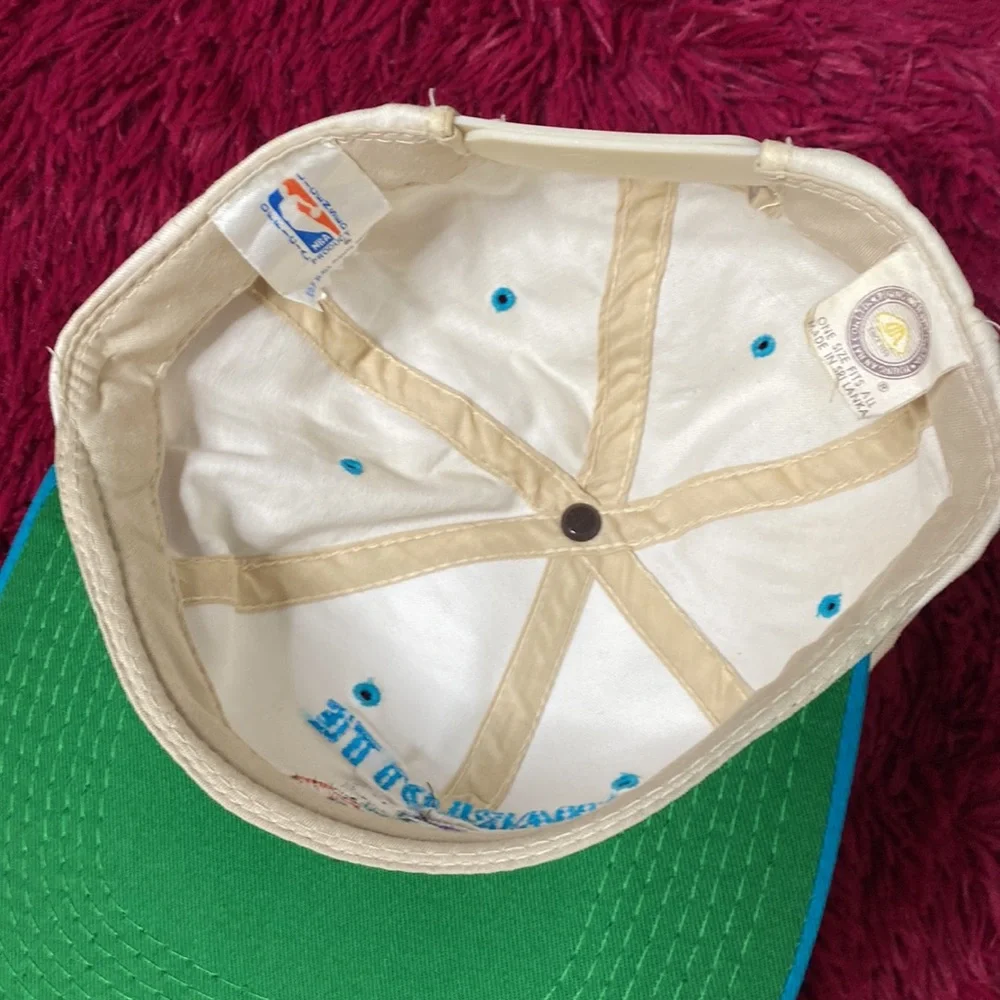 Vintage Charlotte Hornets basketball hat - Picture 4 of 15